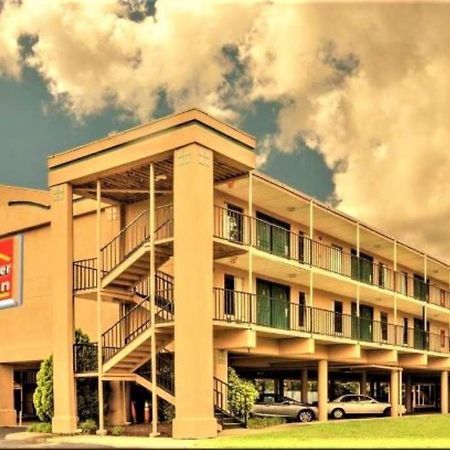 Super Inn Уилямсбърг Екстериор снимка